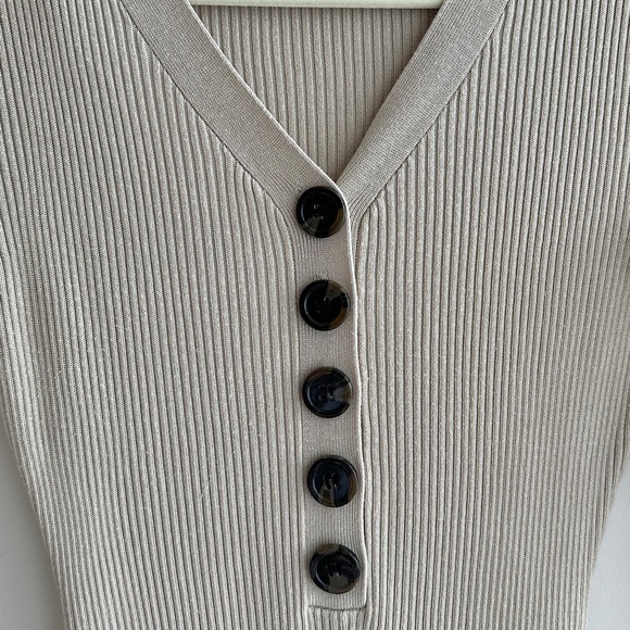 Almost Famous Ribbed Bodycon Long Sleeve Button Down V-Neck Midi Dress, Medium - Picture 7 of 13